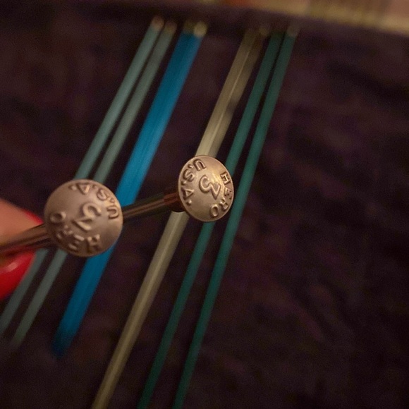 Lot of vintage knitting needles aluminum 5 pair 1 single 1 new package of 4 pins - Picture 6 of 13